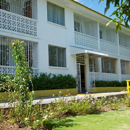 Adulo Apartments Bridgetown Bagian luar foto