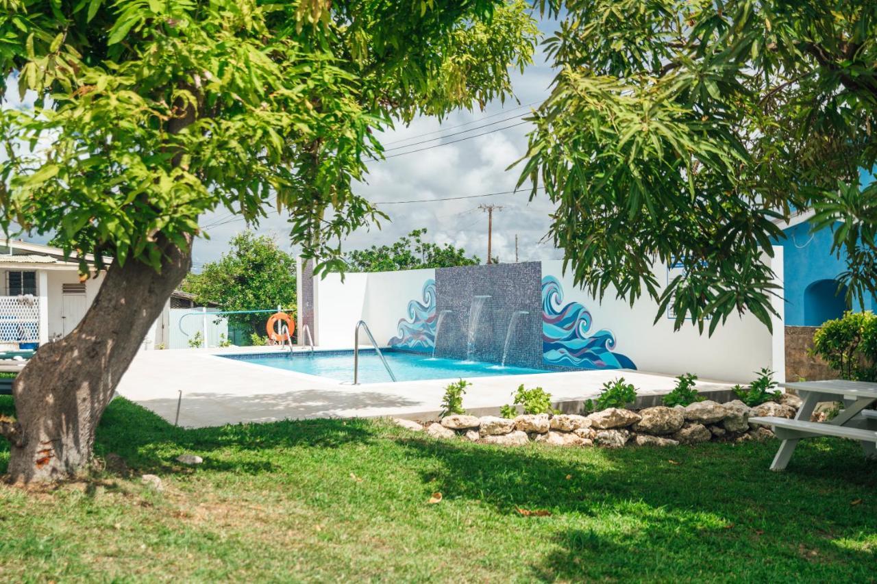 Adulo Apartments Bridgetown Bagian luar foto