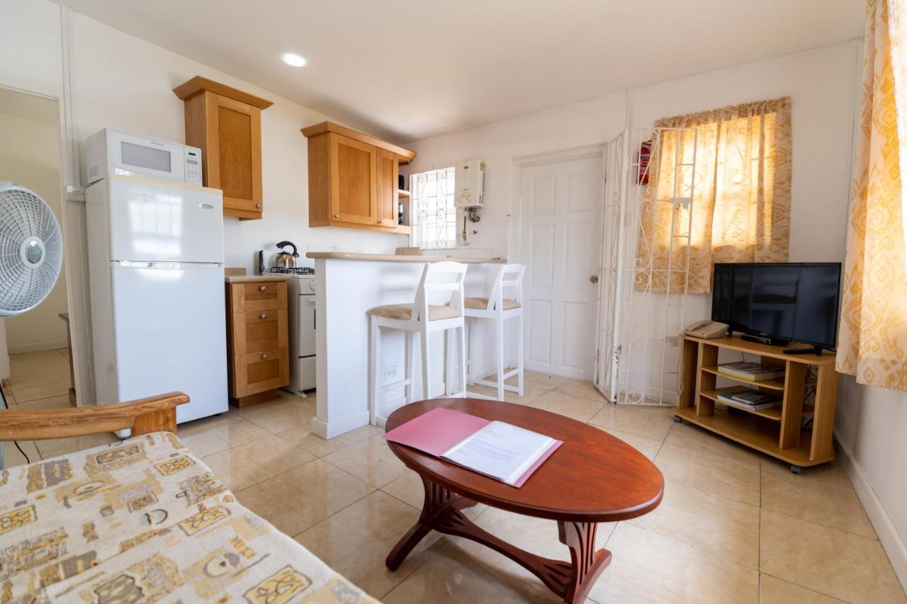Adulo Apartments Bridgetown Bagian luar foto