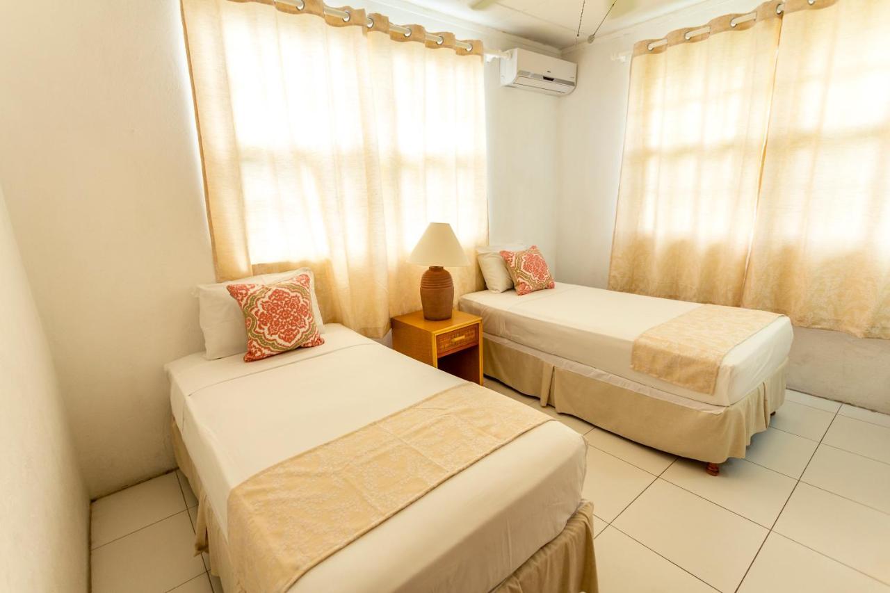 Adulo Apartments Bridgetown Bagian luar foto