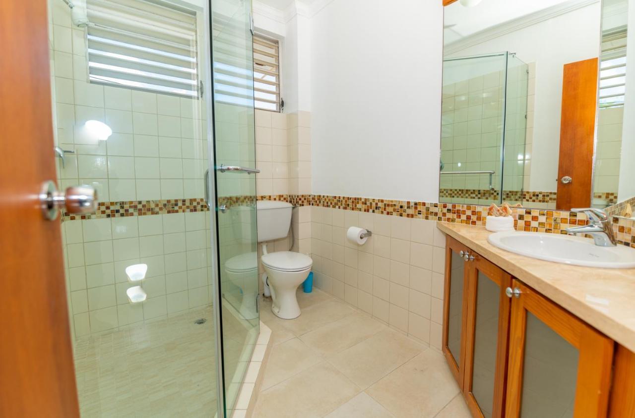 Adulo Apartments Bridgetown Bagian luar foto