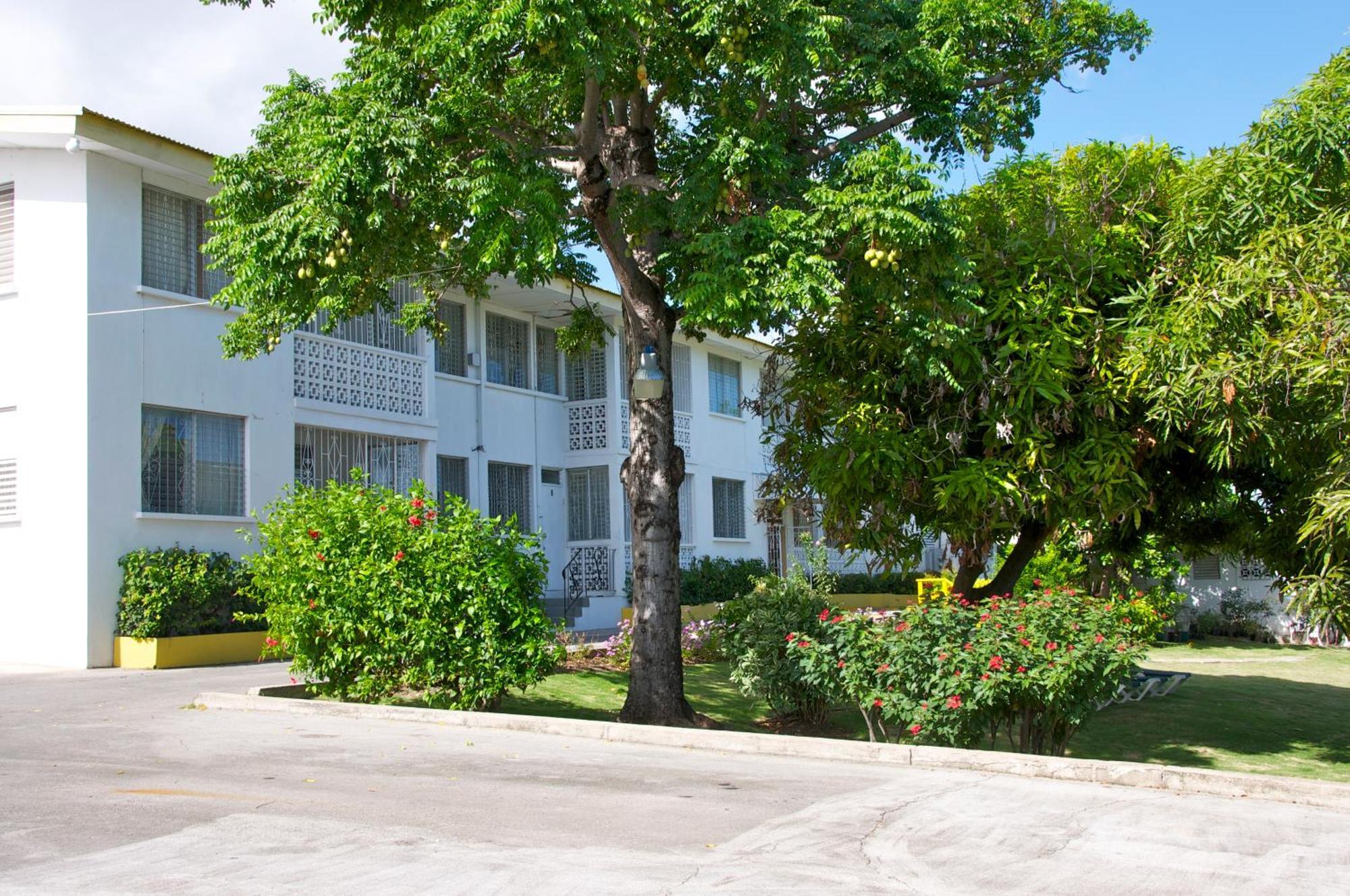 Adulo Apartments Bridgetown Bagian luar foto