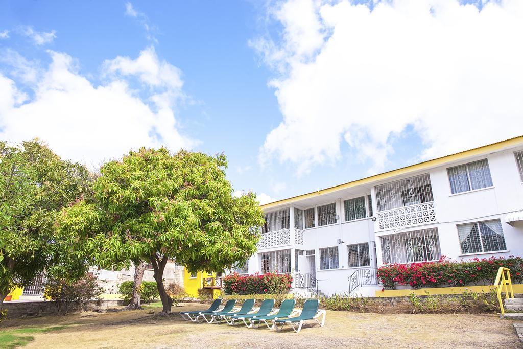 Adulo Apartments Bridgetown Bagian luar foto