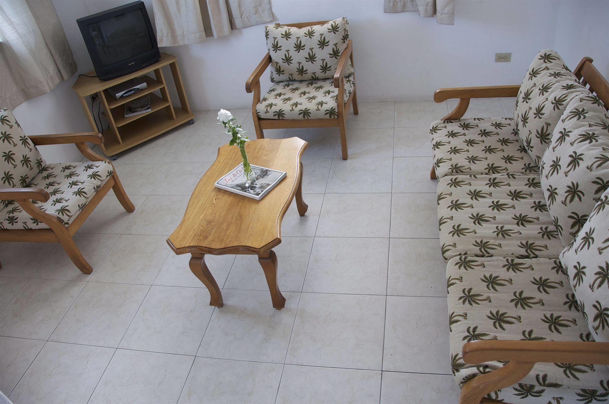 Adulo Apartments Bridgetown Bagian luar foto