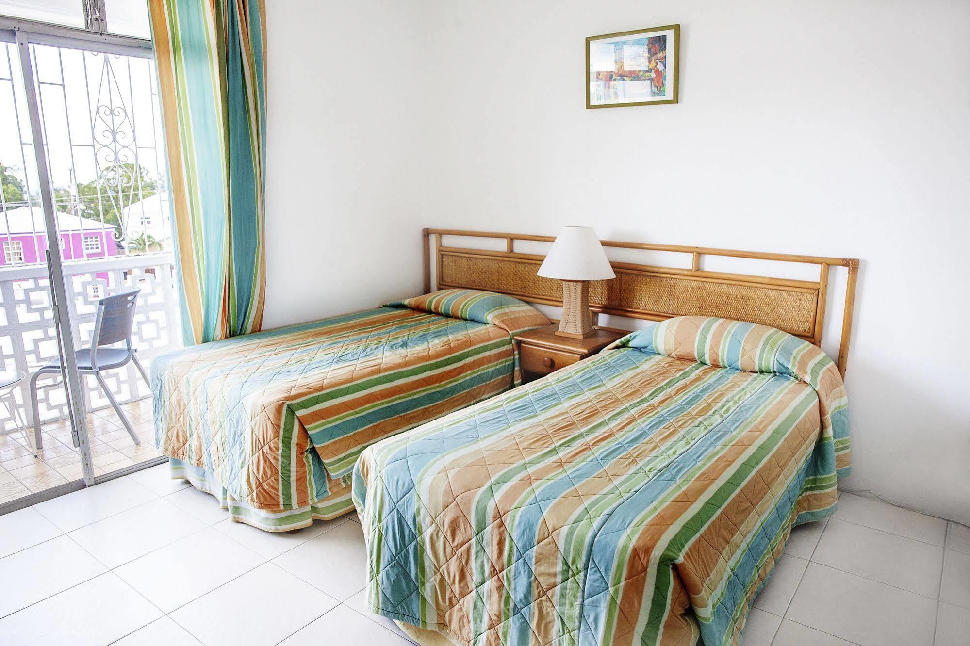 Adulo Apartments Bridgetown Bagian luar foto