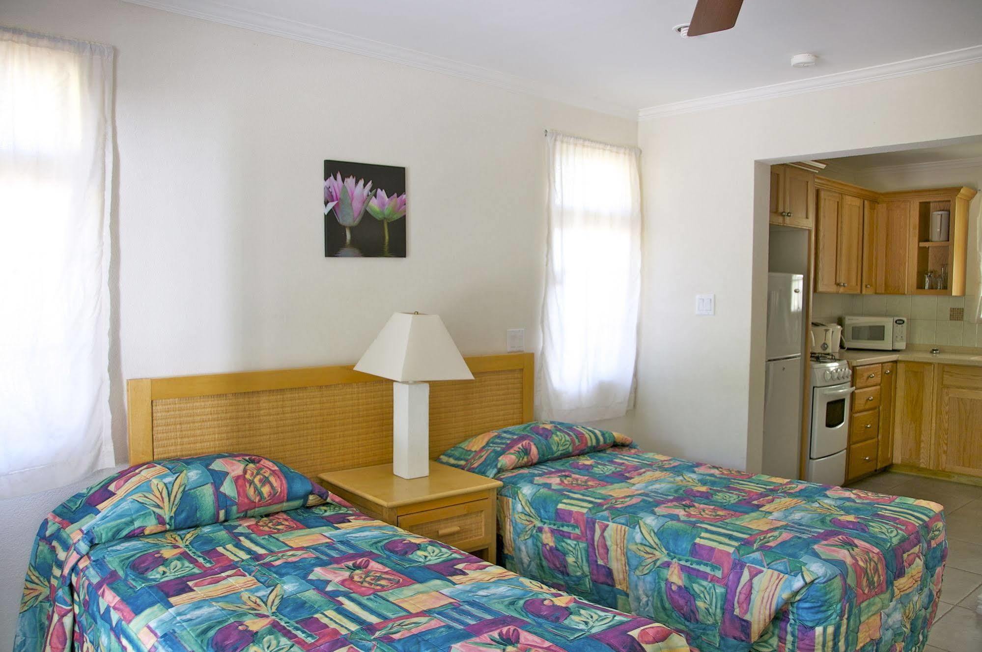 Adulo Apartments Bridgetown Bagian luar foto