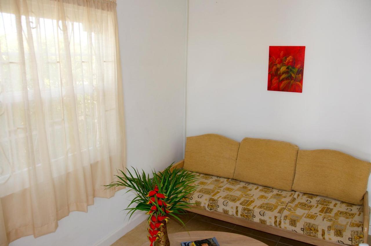 Adulo Apartments Bridgetown Bagian luar foto